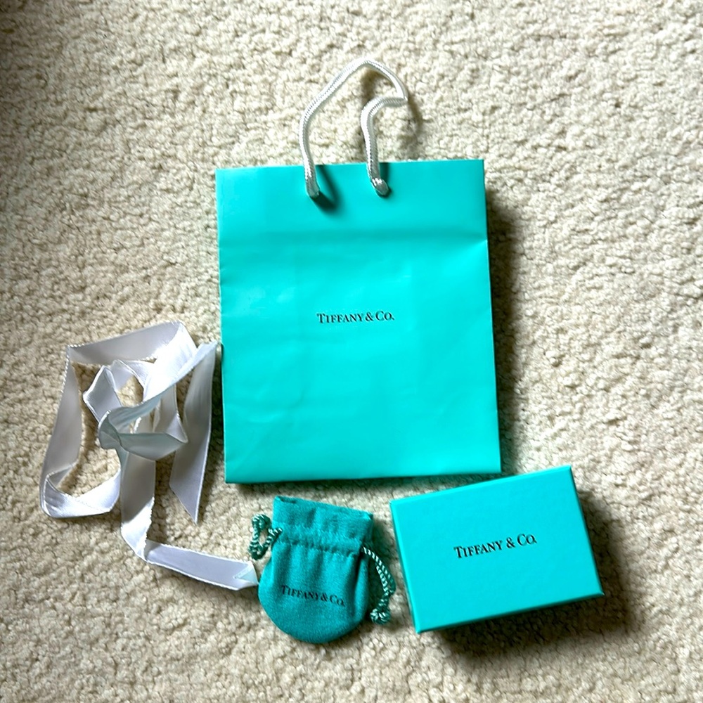 Tiffany & Co   paper bag & box & ring case set